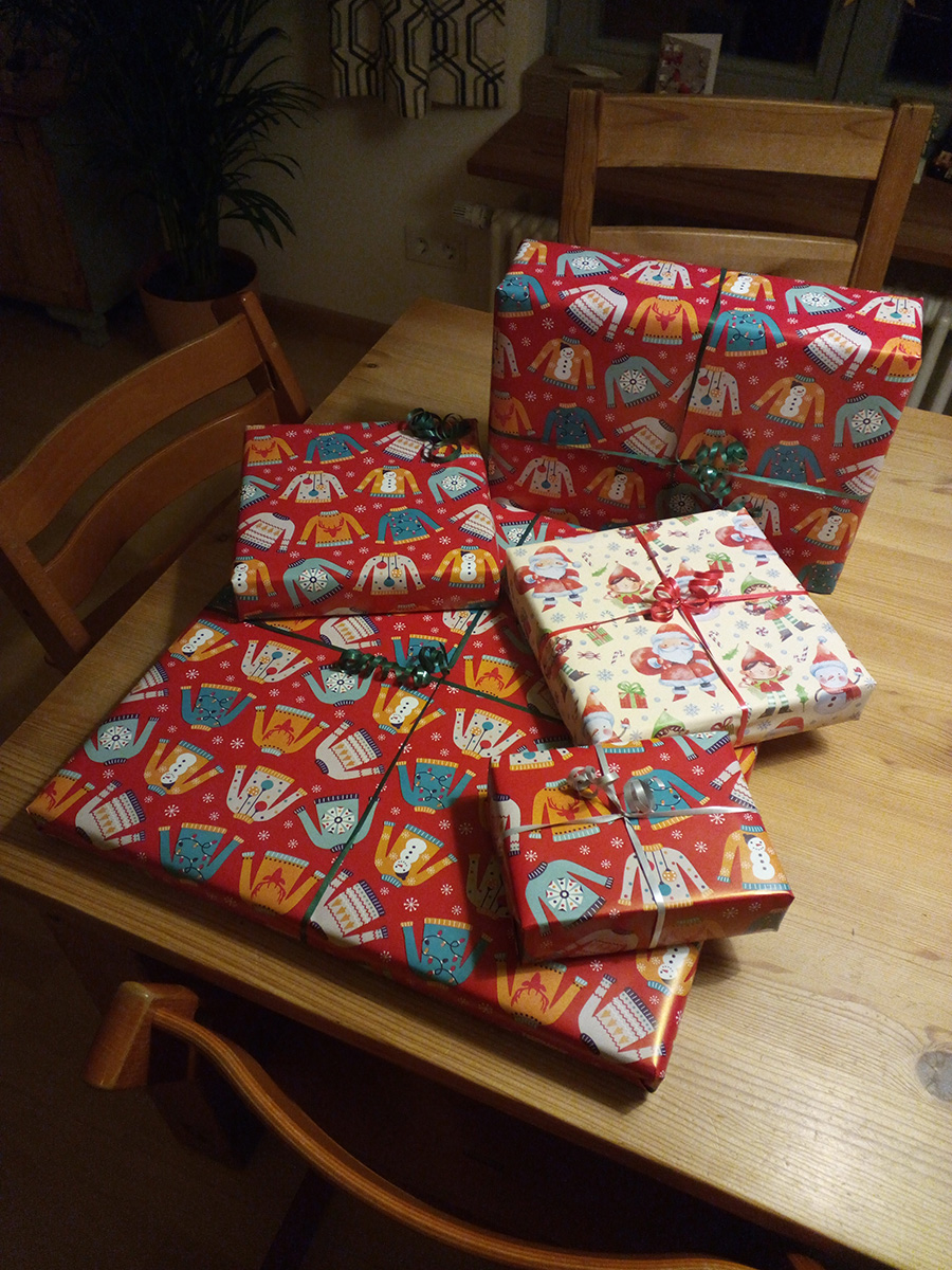 Ein Stapel mit Geschenken